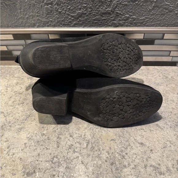 Sketchers Air-Cooled Memory Foam Black Suede Scallop Detail Ankle Boots Size 8.5 - Picture 7 of 7